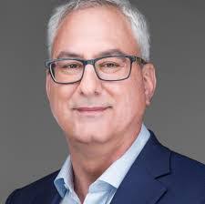 Jonathan Golding's Instagram, Twitter & Facebook