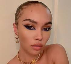 Evie dyer (eviedyer0323)