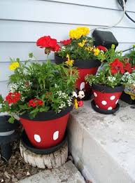 Black And White Flower Pots Minnie And Mickey Flower Pots Easy With Terra Cotta Pots And Black Red And White Paint Painted Flower Pots Flower Pots White Flower Pot