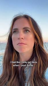 Hey, everyone look! It’s @annieagar5! 👀 #friends #boat #comedy