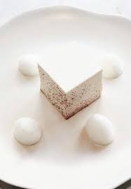 Millefeuille Blanc Creme Rose De Damas Pamplemousse Par Anne Sophie Pic En 2020 Anne Sophie Pic Desserts Patisserie
