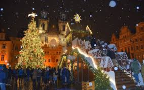 Viena este cu totul alta in acest sezon, dar parca mai cuceritoare…acum strazile sunt imbracate in haine de sarbatoare. Top 20 Cele Mai Spectaculoase PieÈe De CrÄciun Din Europa In 2017 Consilier Turism