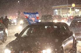 A long ball forward from the right side by dehm goes over the head of süle and. Nach Pokal Coup Gegen Fc Bayern Holstein Kiel Fans Feiern Mit Autokorso Und Feuerwerk Fussball Stuttgarter Zeitung