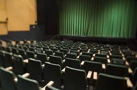Il est régi par des règles plus ou moins logiques, pas toujours faciles à comprendre pour les non initiés. Le Vert Porte T Il Vraiment Malheur Dans Le Spectacle Quelles Explications Croyez Vous Culture Link