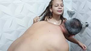 Sıkı Amcıklı Apu Duşta Zengin Adama Vurduruyor Porno 7DAK farkıyla izle