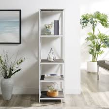 Mirip dengan inspirasi sebelumnya, ruang tamu type 36 ini juga hanya diisi dengan sebuah sofa, meja, dan karpet. Rak Buku Model Shaby Untuk Pajangan Ruang Tamu