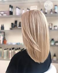 Achtet Auf Die Details Neuer Haarschnitt Mit Einer Ganz Weichen Schrage Vorne Und Hinten Leicht Abgerundet Auch Das Blond Ist Schon Hair Styles Hair Beauty