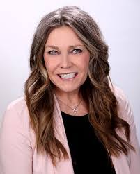 Gloria Diehl's Instagram, Twitter & Facebook