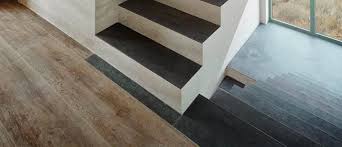Wenn sie das erscheinungsbild ihrer treppenanlage verändern möchten, bieten wir ihnen erstklassige treppenbeläge aus holz, die sie zu sehr günstigen konditionen bei uns bestellen können. Keramik Treppen Fugenlose Schonheit Der Keramik Treppen