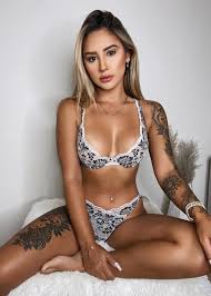 Florita Diaz - Free pics, galleries & more at Babepedia