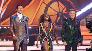 Spend two hours in the company of ballroom supremo and strictly come dancing judge motsi mabuse as she. Lost Sich Die Let S Dance Jury Nach Dieser Staffel Auf Promiflash De