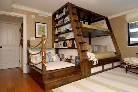 3.5 tempat tidur palet termasuk dinding belakang tempat tidur. 18 Kasur Yang Khusus Dirancang Untukmu Orang Orang Kreatif Yang Betah Di Kamar Seharian