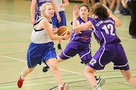 Suse erdmann returnt den ball bis an deutschlands 29. Basketball Frauen Landesliga Schalke 04 Presst Die Arminen Aus Ochtrup Westfalische Nachrichten
