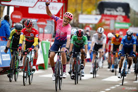 But hannah, that was some climb by magnus court. Magnus Cort Gewinnt Die 16 Etappe Von La Vuelta Daily News Digest Swiss Cycles
