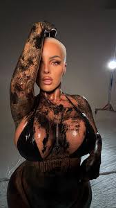 Let me be your vacation 🖤