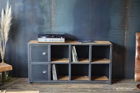 La brocante en ligne propose régulièrement des meubles chinés sortis tout droit. Meuble Range Vinyle Industriel Melpomene Fabrication Artisanale