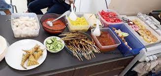 Masakan thai seperti tomyam poktek, ikan siakap 3 rasa, ikan siakap menangis, udang goreng tepung, kerabu seafood d'klasik. Sambut Birthday Aneeq Yang Ke 4 Tahun
