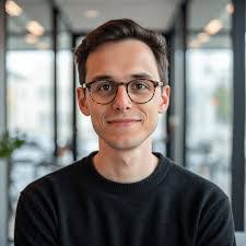 Noah Trueblood's Instagram, Twitter & Facebook