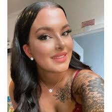 Corina Thompson's Instagram, Twitter & Facebook