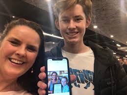 Hunter Mitchell (@raisebabyrhino)