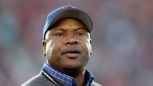 Auburn Legend Bo Jackson Turns Down Fan For Photo Op To Keep Watching  College Basketball Game