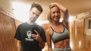 661 likes · 6 talking about this. Trotz Verletzung Kann Kathrin Bei Let S Dance Abliefern Promiflash De