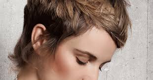 Auch sie können sich für dieses haarstyling entscheiden, falls es ihnen gefällt, denn es liegt derzeit sehr im trend. Pixie Cut Frisuren Unsere Top 20 Im Januar 2021 Friseur Com