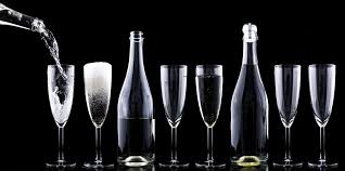 Per fare bella figura quando si parla di vino, spesso ci complichiamo la vita andando in cerca di una cuvée spumante extra dry, invece, dal caratteristico colore paglierino tenue, è perfetta con dessert e dolci della tradizione, ma anche come aperitivo. Vino Spumante Vs Vino Frizzante Che Differenza C E Domus Vini