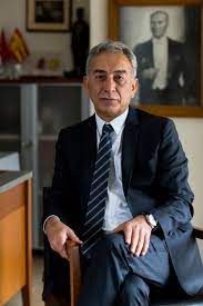 Fenerbahçe'nin rekabetin içinde olması gerekiyor. Adnan Polat Wikipedia