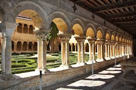 Monasterios De Santo Domingo De Silos Monasterios Y Conventos Con Encanto Por Solea Columnas Arquitectura Arquitectura Carrera Monasterios