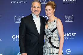 Der regisseur war jerry zucker, das drehbuch schrieb bruce joel rubin. Premiere Ghost Das Musical Mit Rebecca Mir Massimo Sinato Christine