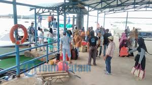 Huruf kapital dipakai sebagai huruf pertama setiap unsur bentuk ulang sempurna yang terdapat pada nama lembaga resmi, lembaga ketatanegaraan, badan, dokumen resmi, dan judul karangan. Cuaca Kurang Baik Pelayaran Masih Normal Tapi Syahbandar Ingatkan Ini Pada Nahkoda Tribun Batam