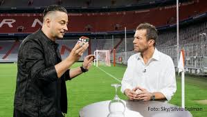 ˈloːtaɐ̯ maˈtɛːʊs, (born 21 march 1961 in erlangen, west germany). Lothar Matthaus Lernt Eine Neue Hand Gottes Kennen