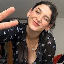 Paola Flores's Instagram, Twitter & Facebook