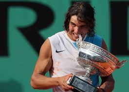 La raqueta termina por encima del hombro opuesto. Rafael Nadal Owns Roger Federer At Roland Garros The New York Times