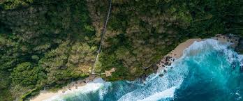 Famous for its dramatic cliffs and incredible views and consequently home to some of bali's most spectacular and exclusive resorts and wedding venues. Exclusive Tropical Beach In Bali Luxury Resort Bvlgari Resort Bali