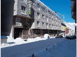 El hotel cristina es un hotel de 3 estrellas situado en la estación de esquí grandvalira. Hotel Cristina Pas De La Casa Andorra Sno