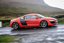 How many issues have been reported for each model year of the audi r8, and how many are major issues affecting the engine and powertrain? Audi R8 2007 2014 Used Buying Guide Autocar