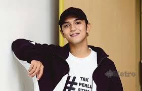 أيمان تينو) merupakan seorang penyanyi lelaki malaysia. Aiman Tino Tak Main Main