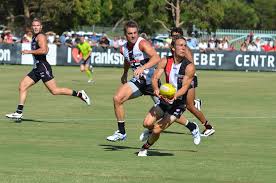 Geary on toote jalgpalliklubi eaglehawk ja mängis ka tac karikas jaoks bendigo pioneerid koos geelongi tähega joel selwood.1. Sam Fisher Jarryn Geary St Kilda Football Club 9feb13 Flickr