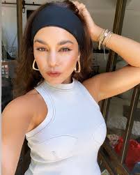 The actress went instagram official with her mlb vanessa hudgens, sarah michelle gellar, kristen bell, kevin hart and robert downey jr. Vanessa Hudgens Social Media 05 11 2020 Celebmafia