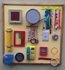 Idees Tableaux D Activite Pour Bebe Fait Maison En 2020 Tableau D Activite Tableau Sensoriel Activite Bebe
