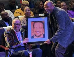 Gospel singer Richard Smallwood dies at 77, leaving a legacy that inspired  many in music - AccessWdun