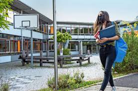 Was im südwesten los ist, erfahrt ihr in unserem dossier. Steigende Corona Zahlen In Baden Wurttemberg Land Fuhrt Maskenpflicht Im Unterricht Ein Baden Wurttemberg Stuttgarter Zeitung