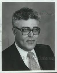 1981 Press Photo Roger Leonard Schelm data processing executive