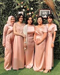 Ada beberapa aplikasi desain baju online maupun offline di android yang mempermudah anda untuk mendesain baju kapan dan di mana saja. 12 Ide Gaun Satin Polosan Untuk Bridesmaid Tak Perlu Kain Tambahan Hemat Waktu Dan Uang