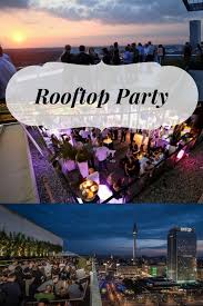 Nichts Ist Besser Als Auf Einer Rooftop Party Zu Entspannen Zu Feiern Und Den Ausblick Auf Die Stadt Zu Geniessen Wenn Der Himmel Dach Party Party Ideen Feier
