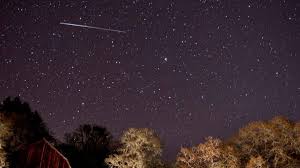 Na fase de maior atividade pudessem chegar a ser vistas no nosso hemisfério até três dezenas de meteoros por hora, a. Chuva De Meteoros Do Cometa Halley Tera Pico Nesta Terca Meionorte Com