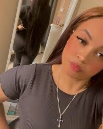 Ada Gomez's Instagram, Twitter & Facebook