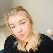 Julia Shirley's Instagram, Twitter & Facebook